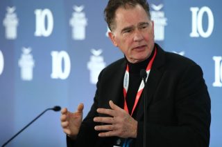 Νίκος Παπανδρέου: Τα κινητά στο σχολείο είναι ο ελέφαντας στο δωμάτιο